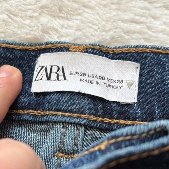 Zara Brand New Women's Dark Blue Jeans with split Hem at bottom - Picture 6 of 9